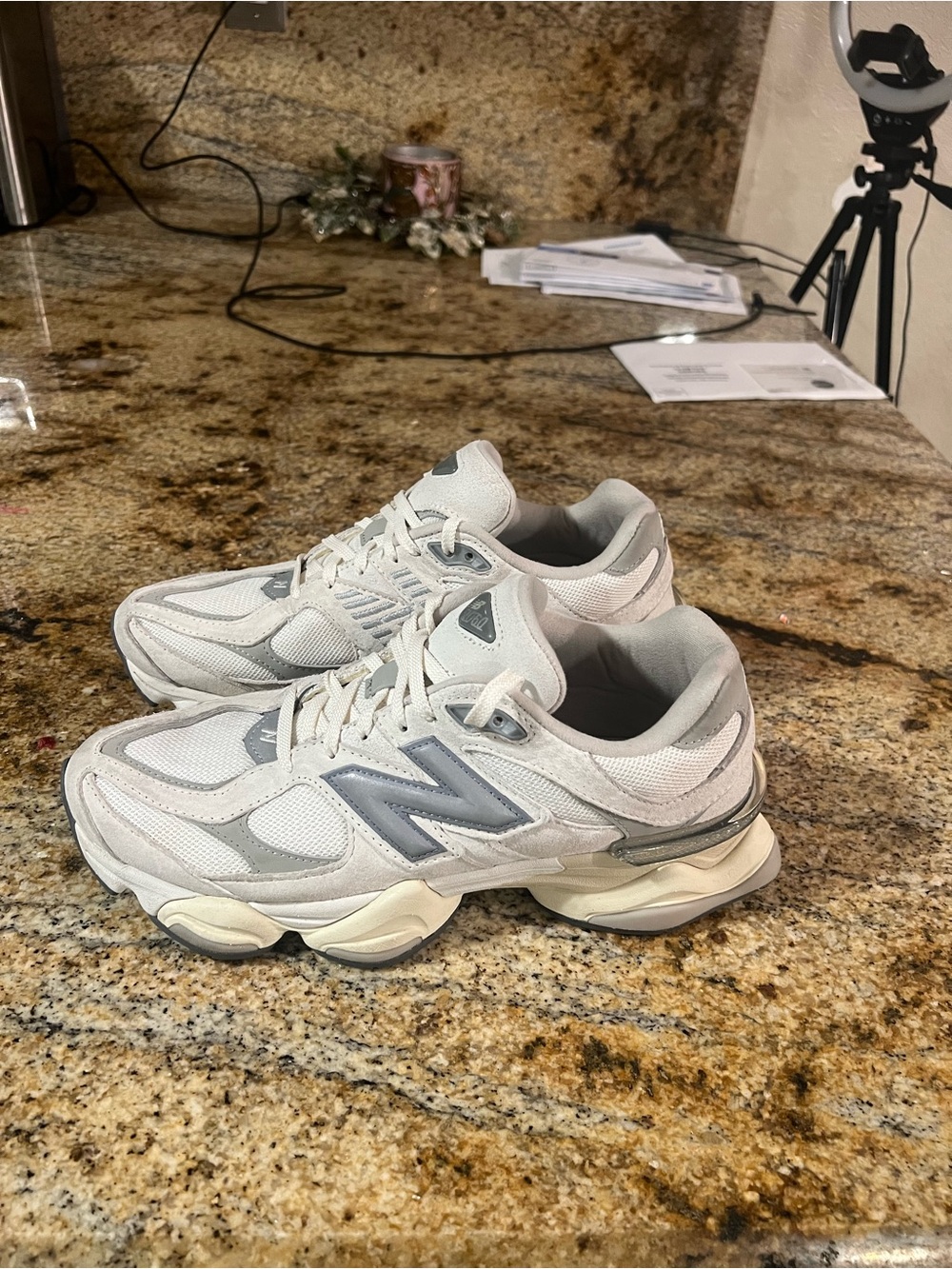New Balance Men’s Size 9 /Women's Size 10.5 White and Gray Mesh Running Sneakers
